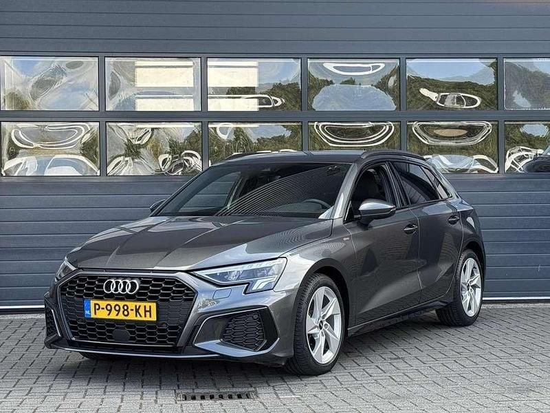 Grijs Gebruikt 2022 Audi A3 Sportback S-Line Hatchback | € 27.999 (Iets duurder) - Afbeelding 1/3