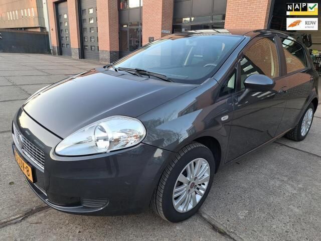 Grijs Gebruikt 2009 Fiat Grande Punto Lusso Hatchback | € 3.999 (Iets duurder) - Afbeelding 1/4