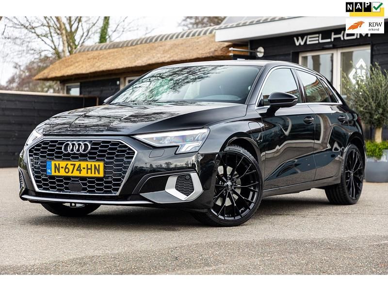 Zwart Occasion 2021 Audi A3 Business Hatchback | € 26.949 (Goede deal) - Afbeelding 1/4