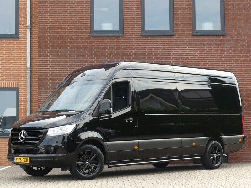 Zwart Gebruikt 2021 Mercedes Sprinter Van | € 44.950 (Iets duurder) - Afbeelding 1/4