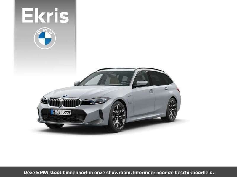 Zwart, metallic lak Nieuw 2025 BMW 330e M Sport Stationwagen | € 75.322 (Eerlijke prijs) - Afbeelding 1/4