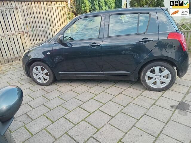 Zwart Gebruikt 2009 Suzuki Swift Hatchback | € 2.250 (Eerlijke prijs) - Afbeelding 1/4