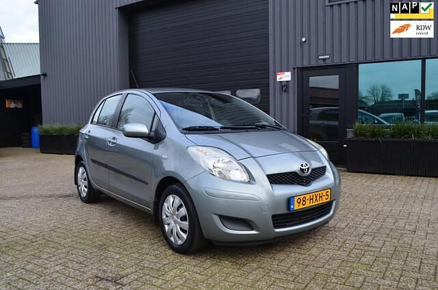 Grijs Occasion 2009 Toyota Yaris Hatchback | € 4.450 (Eerlijke prijs) - Afbeelding 1/4