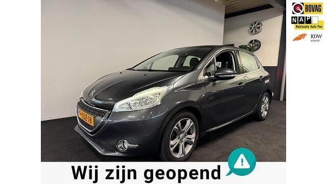 Grijs (metallic) Gebruikt 2013 Peugeot 208 Hatchback | € 5.950 (Duur) - Afbeelding 1/4