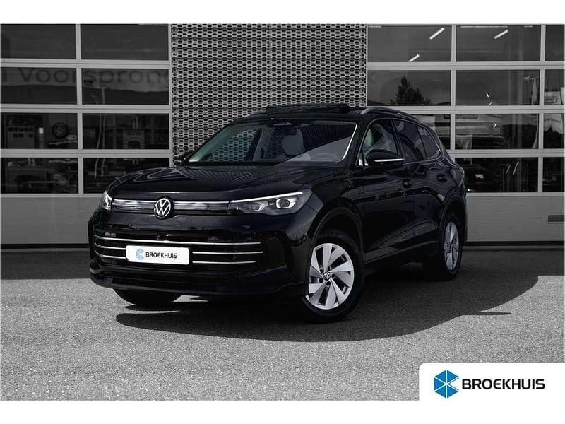 Zwart Occasion 2024 VW Tiguan Edition SUV | € 50.900 (Eerlijke prijs) - Afbeelding 1/4