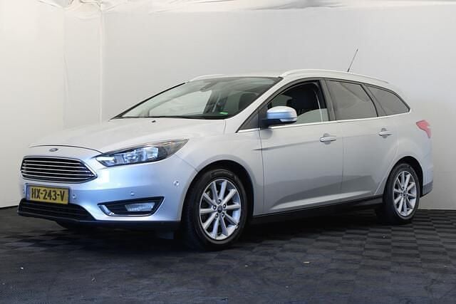 Grijs Gebruikt 2016 Ford Focus Titanium Stationwagen | € 5.750 (Goede deal) - Afbeelding 1/4
