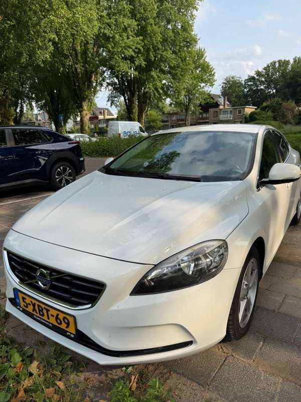 Wit Gebruikt 2014 Volvo V40 Momentum Stationwagen | € 9.500 (Eerlijke prijs) - Afbeelding 1/4