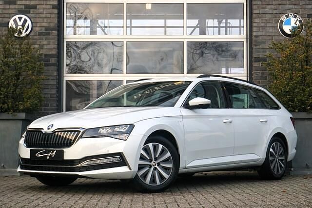Wit Gebruikt 2020 Skoda Superb Stationwagen | € 22.995 (Goede deal) - Afbeelding 1/4