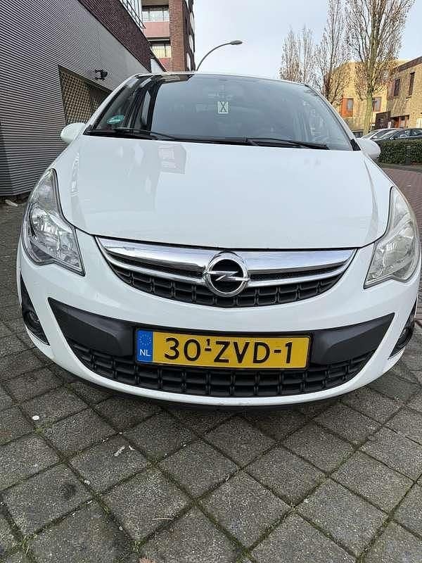 Wit Occasion 2013 Opel Corsa Design Edition Hatchback | € 1.875 (Super prijs) - Afbeelding 1/4