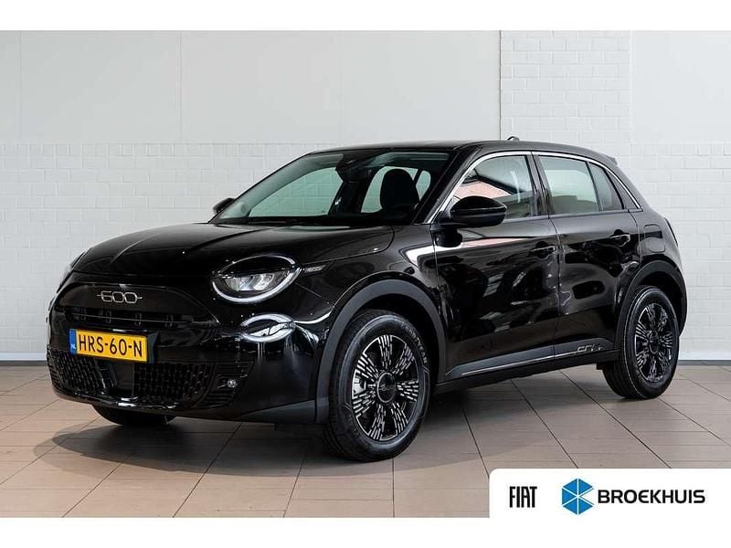 Zwart Gebruikt 2025 Fiat 600 Urban SUV | € 27.400 (Super prijs) - Afbeelding 1/4