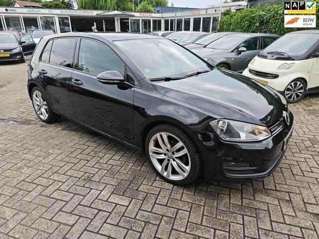 Zwart Gebruikt 2016 VW Golf VII Hatchback | € 9.750 (Eerlijke prijs) - Afbeelding 1/4