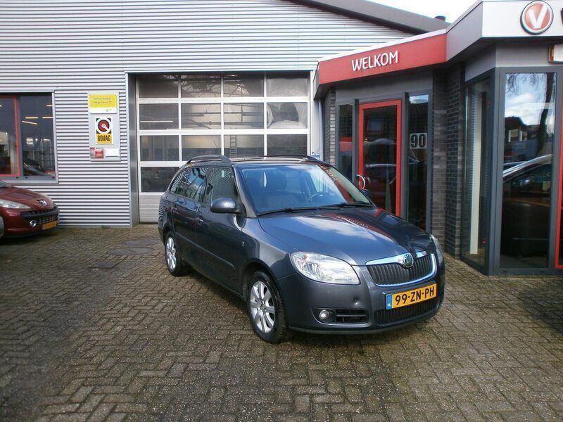 Grijs Gebruikt 2008 Skoda Fabia Stationwagen | € 4.500 (Duur) - Afbeelding 1/4
