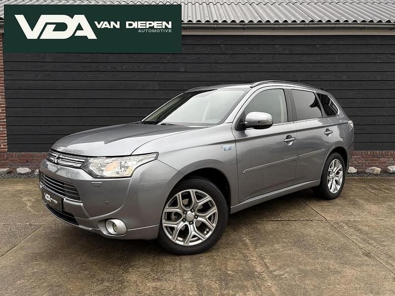 Grijs Occasion 2014 Mitsubishi Outlander P-HEV Instyle SUV | € 9.995 (Goede deal) - Afbeelding 1/4