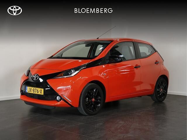 Occasion Toyota Aygo X-cite 69 PK (50 kW) 2015 Oranje Hatchback