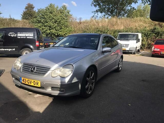Coupe Gebruikt 2001 Mercedes C200 Coupé | € 2.250 (Goede deal) - Afbeelding 1/4