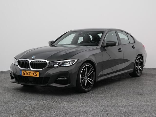 Grijs Occasion 2020 BMW 320 Executive Sedan | € 31.900 (Eerlijke prijs) - Afbeelding 1/4