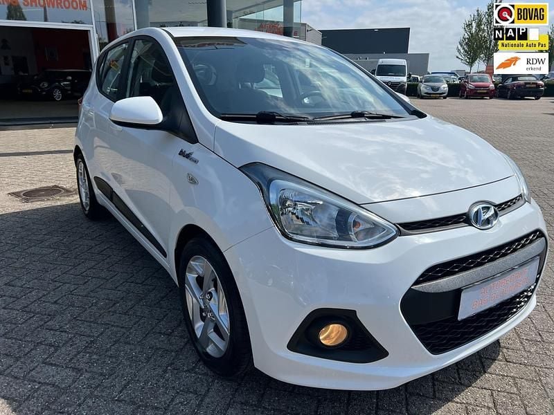 Wit Gebruikt 2015 Hyundai i10 Comfort Hatchback | € 6.250 (Eerlijke prijs) - Afbeelding 1/4