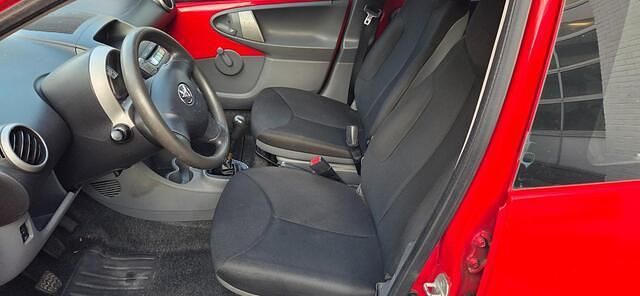 Occasion Toyota Aygo 68 PK (50 kW) 2010 Rood Hatchback