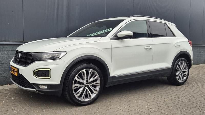 Wit Occasion 2025 VW T-Roc Sport SUV | € 27.450 (Super prijs) - Afbeelding 1/4