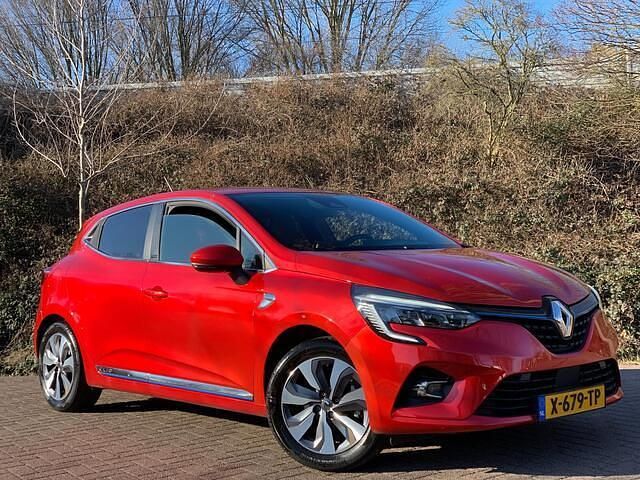 Occasion Renault Clio V Business 91 PK (66 kW) 2022 Rood Hatchback
