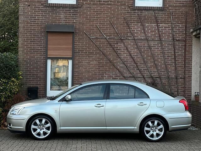 Occasion Toyota Avensis Sol 147 PK (108 kW) 2004 Grijs Hatchback