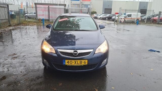 Occasion Opel Astra Edition 101 PK (74 kW) 2012 Blauw, metallic lak Hatchback