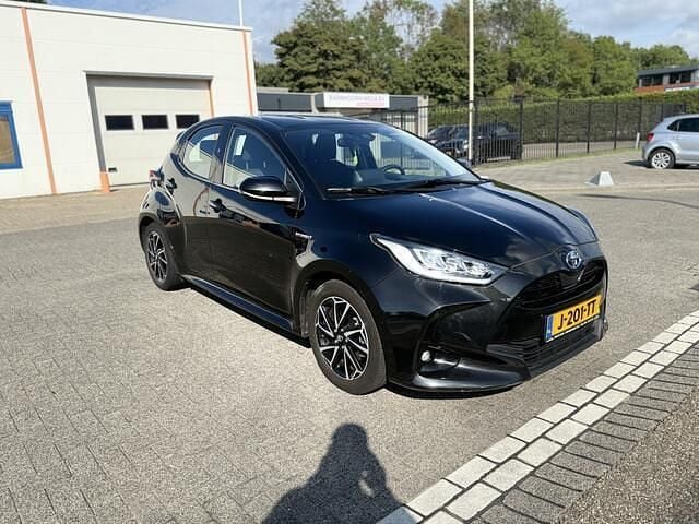 Zwart Gebruikt 2020 Toyota Yaris Hatchback | € 12.999 (Goede deal) - Afbeelding 1/4
