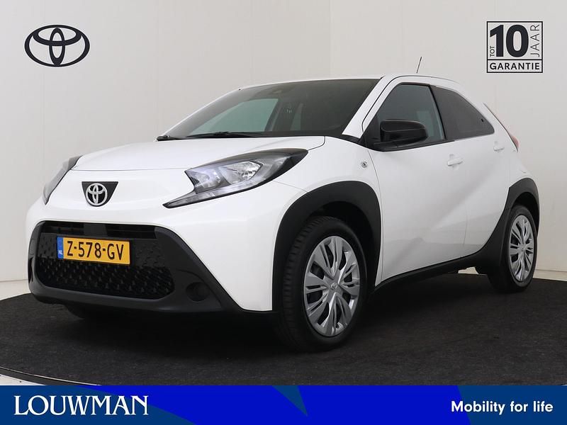 Wit Gebruikt 2024 Toyota Aygo X Play SUV | € 19.450 - Afbeelding 1/4