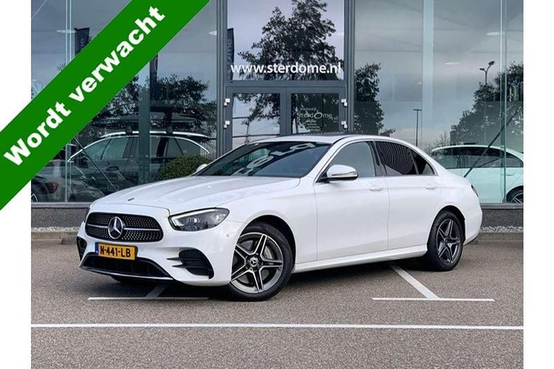 Sedan Gebruikt 2021 Mercedes E300 AMG line Sedan | € 39.995 - Afbeelding 1/4