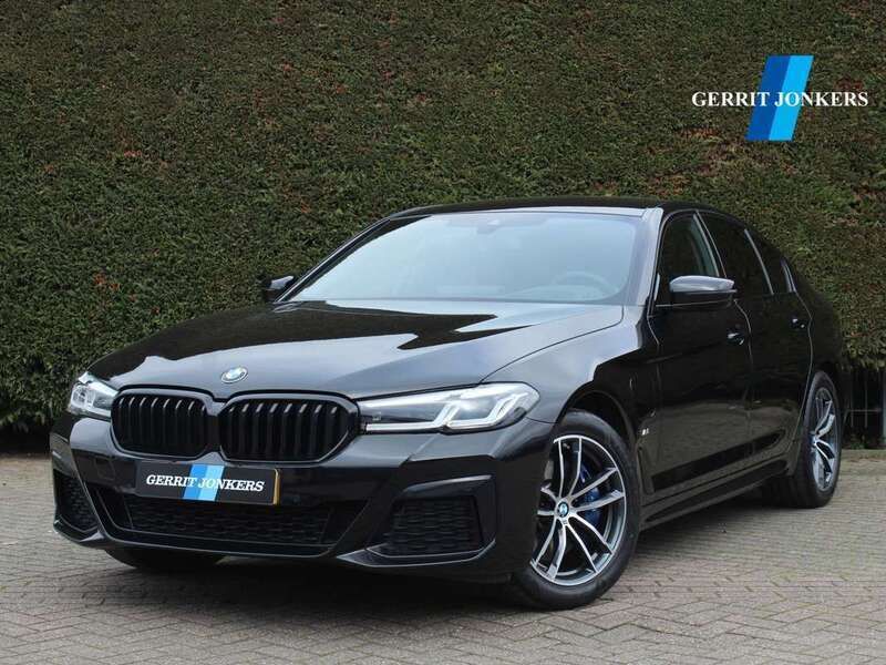 Zwart, metallic lak Gebruikt 2021 BMW 530 Executive Sedan | € 37.900 (Goede deal) - Afbeelding 1/4