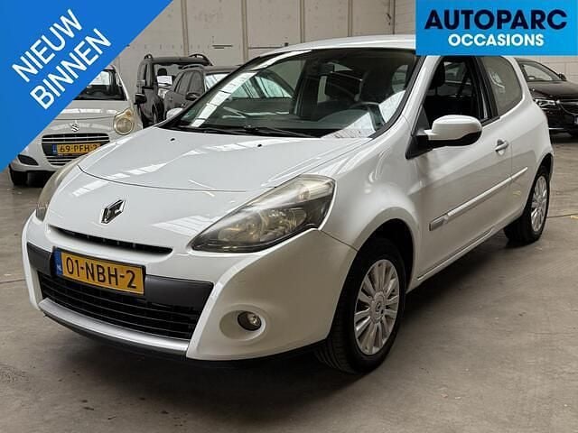 Wit Gebruikt 2010 Renault Clio II Collection Hatchback | € 1.999 (Eerlijke prijs) - Afbeelding 1/4