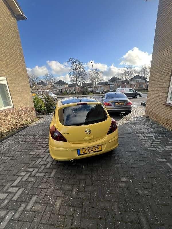 Occasion Opel Corsa 87 PK (63 kW) 2011 Geel Hatchback