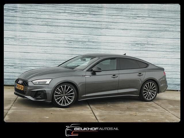 Grijs (metallic) Occasion 2022 Audi A5 Sportback Competition Hatchback | € 30.950 (Goede deal) - Afbeelding 1/4