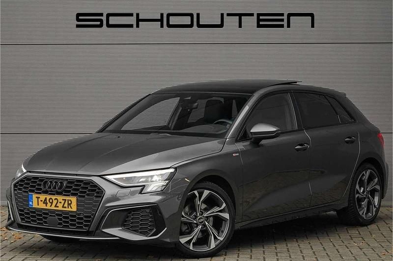 Grijs Gebruikt 2023 Audi A3 Sportback e-tron Comfort Hatchback | € 30.900 (Iets duurder) - Afbeelding 1/3