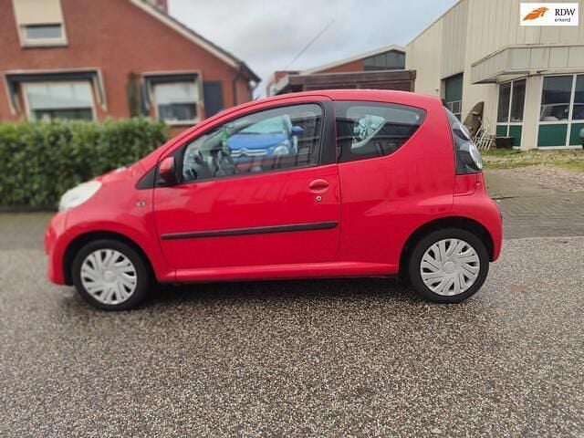 Rood Occasion 2010 Citroën C1 Hatchback | € 1.695 (Super prijs) - Afbeelding 1/4