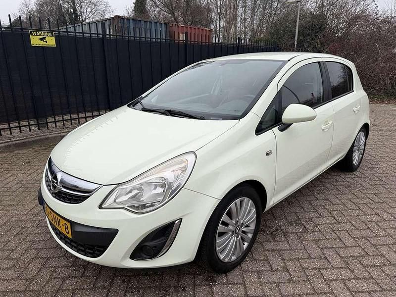 Groen Occasion 2011 Opel Corsa Edition Hatchback | € 2.450 (Super prijs) - Afbeelding 1/4