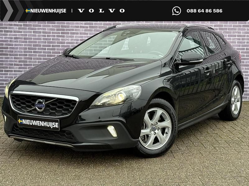 Zwart Occasion 2021 Volvo V40 CC Momentum Stationwagen | € 18.494 - Afbeelding 1/3