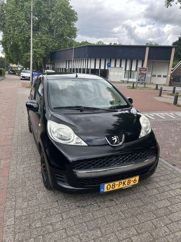 Zwart Gebruikt 2011 Peugeot 107 Hatchback | € 2.200 (Goede deal) - Afbeelding 1/4