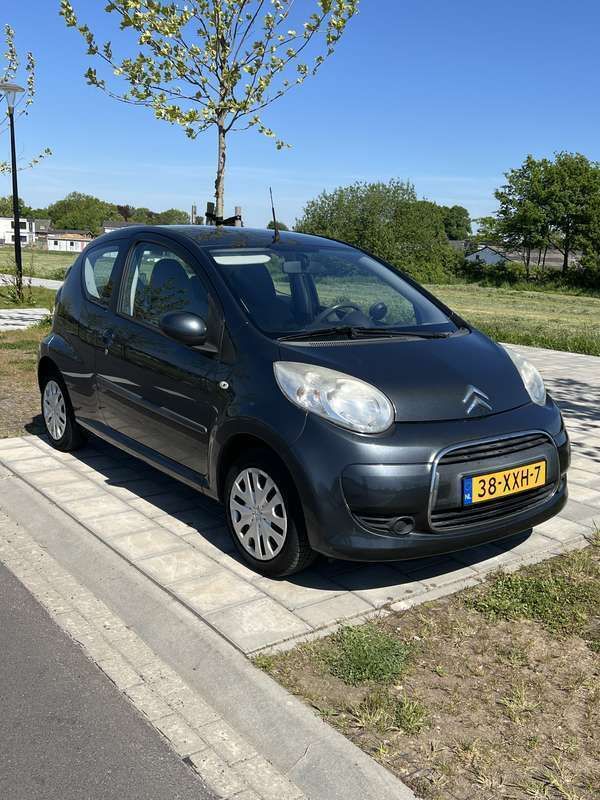 Grijs Gebruikt 2009 Citroën C1 Hatchback | € 1.750 (Goede deal) - Afbeelding 1/4
