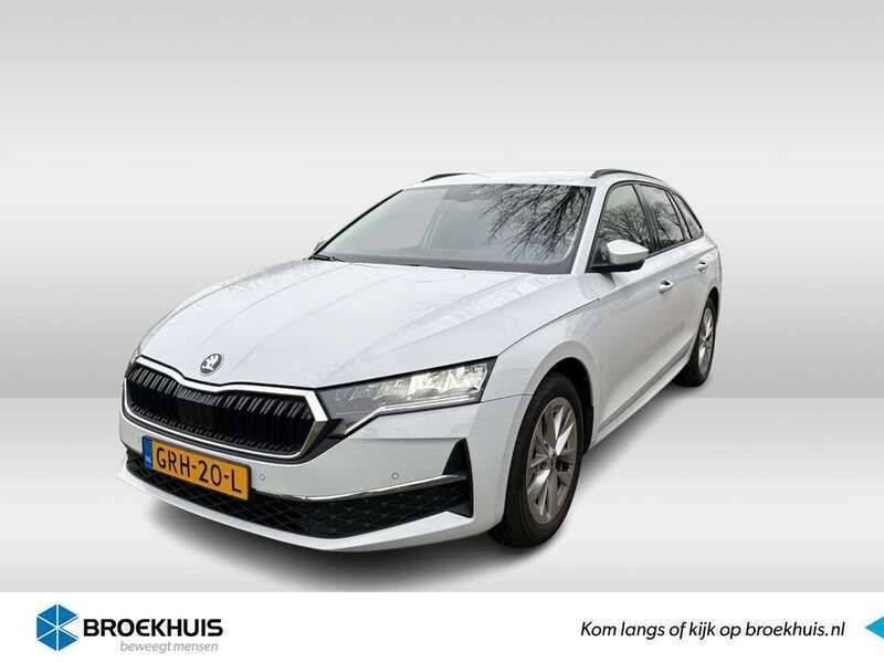 Wit, metallic lak Gebruikt 2024 Skoda Octavia Business Line Stationwagen | € 33.900 (Iets duurder) - Afbeelding 1/4