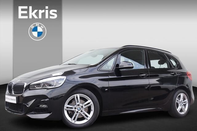 Zwart Gebruikt 2019 BMW 218 Executive Stationwagen | € 21.950 (Iets duurder) - Afbeelding 1/4