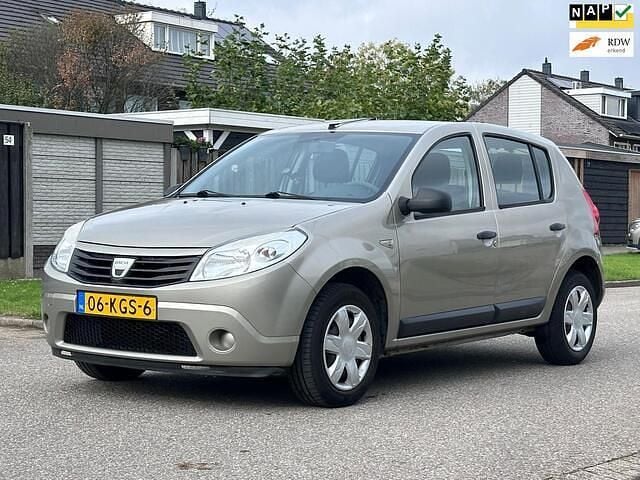 Grijs Gebruikt 2009 Dacia Sandero Ambiance Hatchback | € 3.250 (Eerlijke prijs) - Afbeelding 1/4
