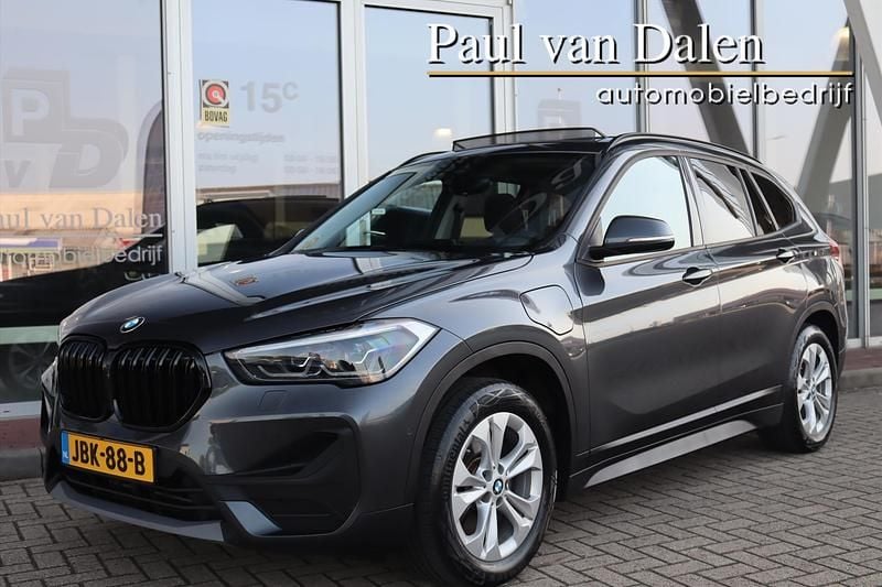 Grijs, metallic lak Gebruikt 2021 BMW X1 SUV | € 26.740 (Goede deal) - Afbeelding 1/4