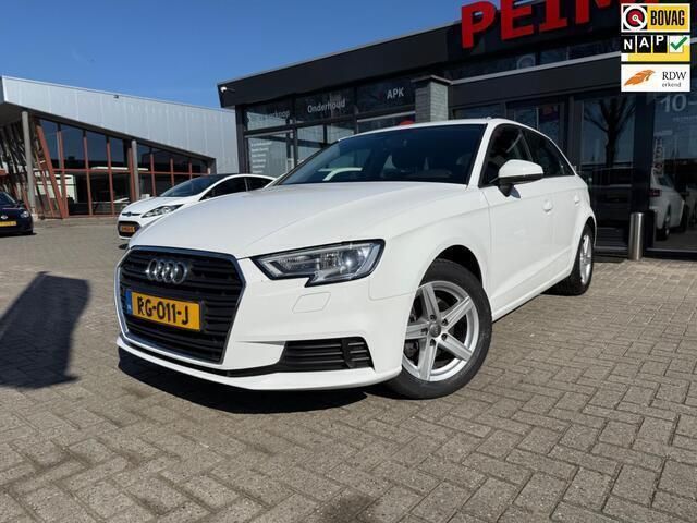 Wit Gebruikt 2017 Audi A3 Sportback Basis Hatchback | € 14.999 (Eerlijke prijs) - Afbeelding 1/4