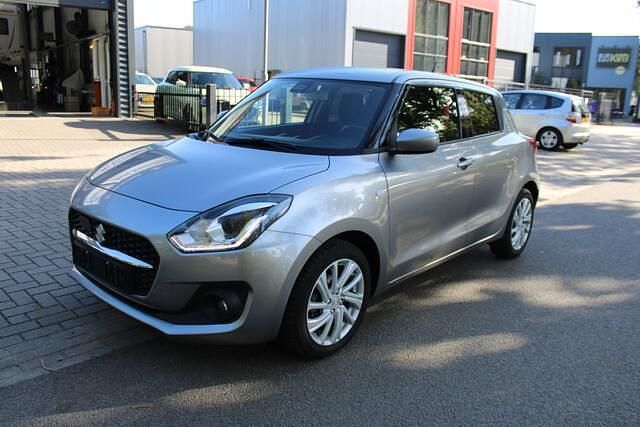 Grijs Gebruikt 2021 Suzuki Swift Hatchback | € 14.850 (Goede deal) - Afbeelding 1/4