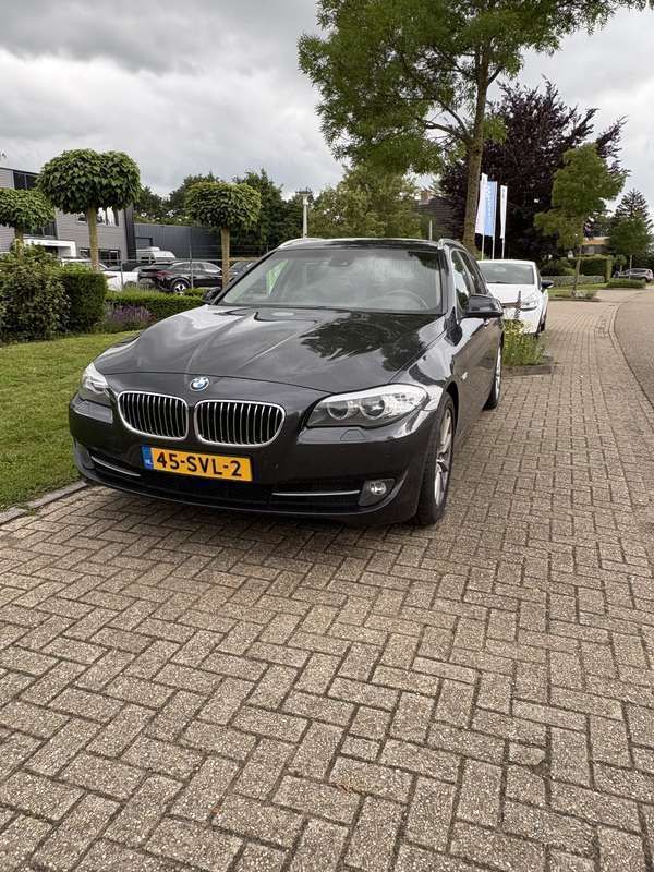 Grijs Gebruikt 2010 BMW 523 Executive Stationwagen | € 9.000 (Eerlijke prijs) - Afbeelding 1/4