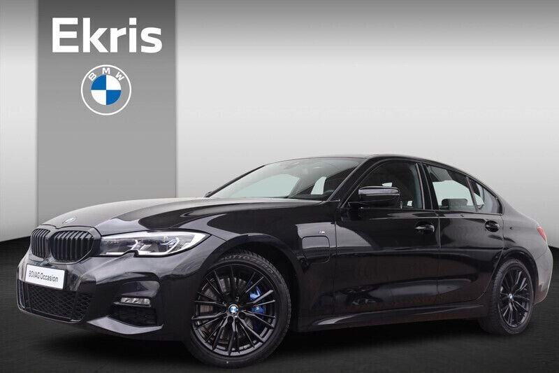 Zwart Gebruikt 2021 BMW 330e M Sport Sedan | € 35.900 (Goede deal) - Afbeelding 1/4