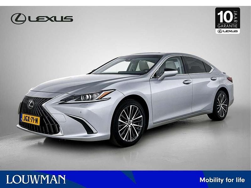 Grijs Gebruikt 2024 Lexus ES300 Business Edition Sedan | € 47.950 (Eerlijke prijs) - Afbeelding 1/4