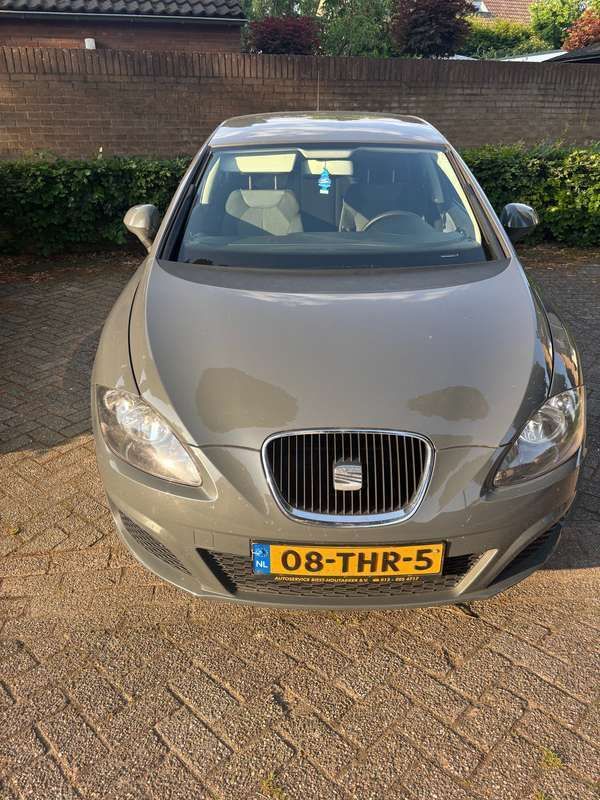 Grijs Gebruikt 2011 Seat Leon Sedan | € 6.700 (Duur) - Afbeelding 1/4