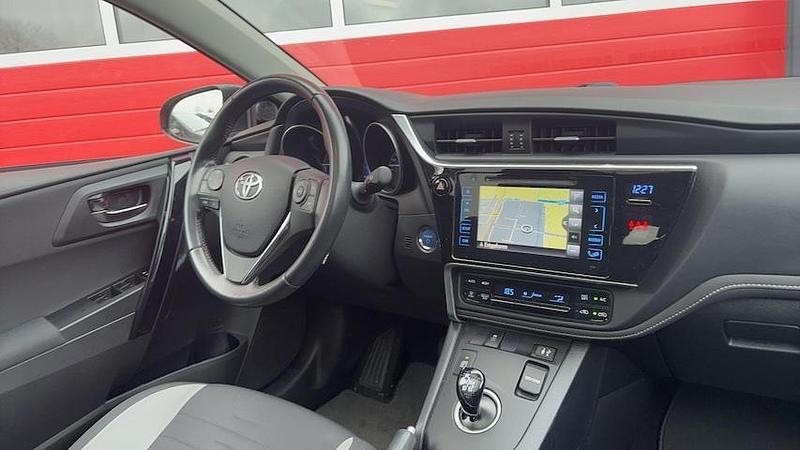 Occasion Toyota Auris Hybrid Trend 136 PK (100 kW) 2016 Grijs Stationwagen